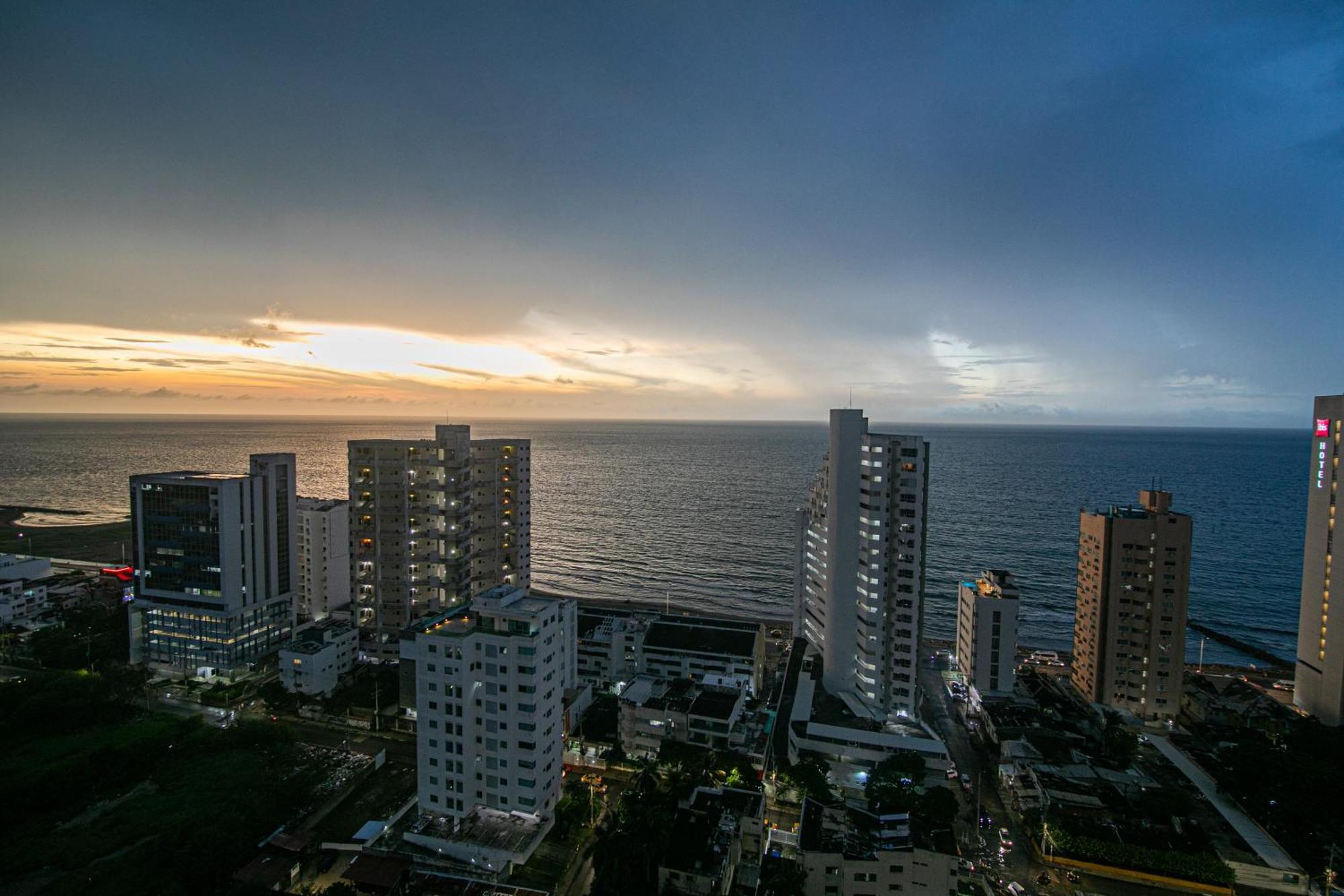 Comodidad, La Mejor Vista Al Mar Y Ubicacion En Apartamento *